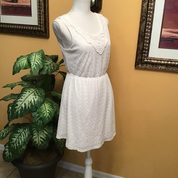 Papaya White Lace Sleeveless Dress - Picture 7 of 9